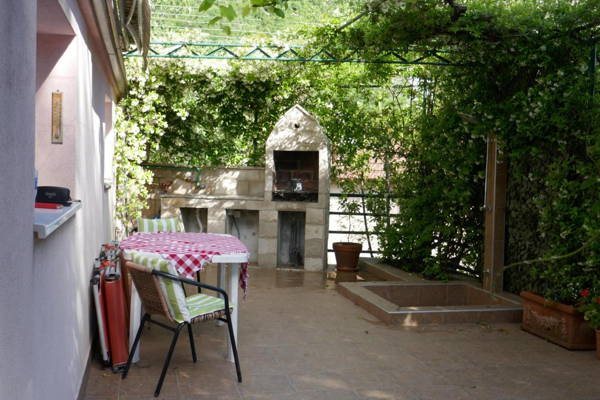 Ecohouse Risan Studio Εξωτερικό φωτογραφία